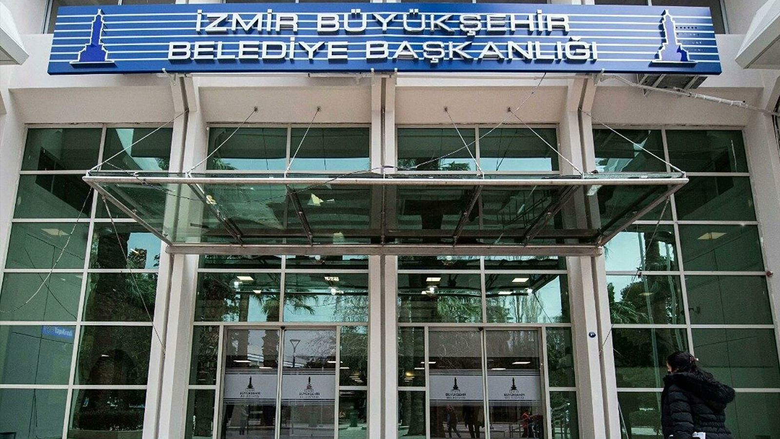 İzmir’deki zimmet operasyonunda gözaltı sayısı yükseldi