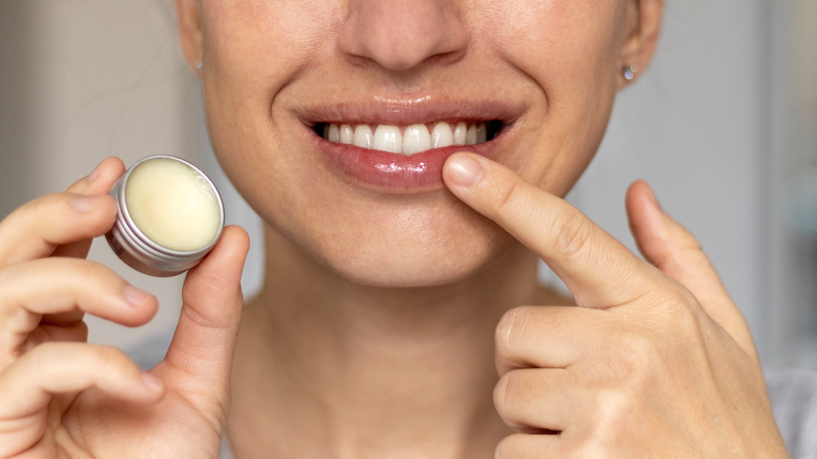 Nemlendirici almaya koşmadan önce bir de bunu okuyun! Dudak kuruluğundan kurtulmak aslında bu kadar kolaymış