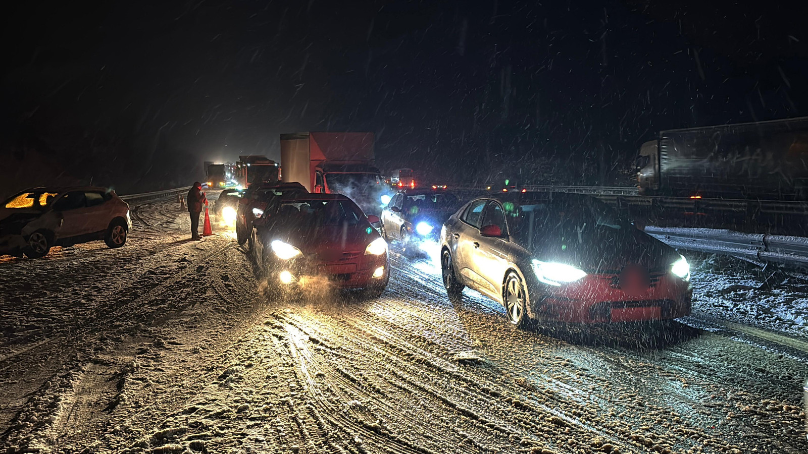 TEM Otoyolu'nda zincirleme kaza! Ortalık savaş alanına döndü