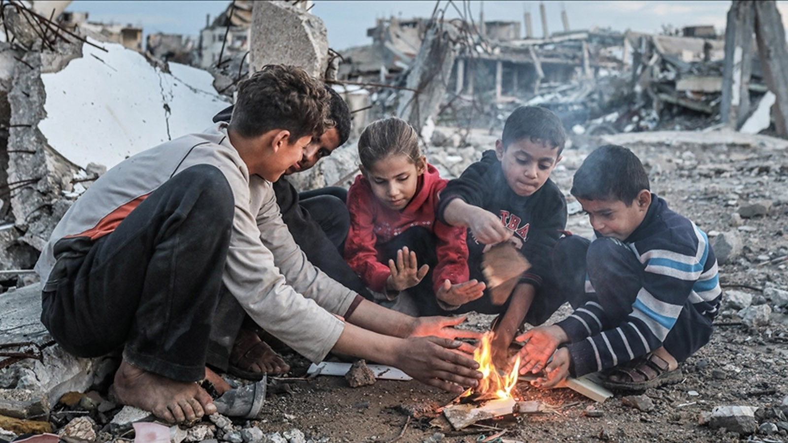 Gazze'de soğuk hava can almaya devam ediyor: 6'sı çocuk 25 sivil hayatını kaybetti