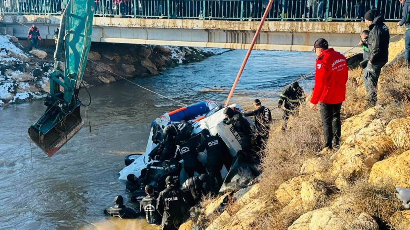 Şanlıurfa'da otomobil kanala uçtu! Acı haber: 3 çocuk hayatını kaybetti