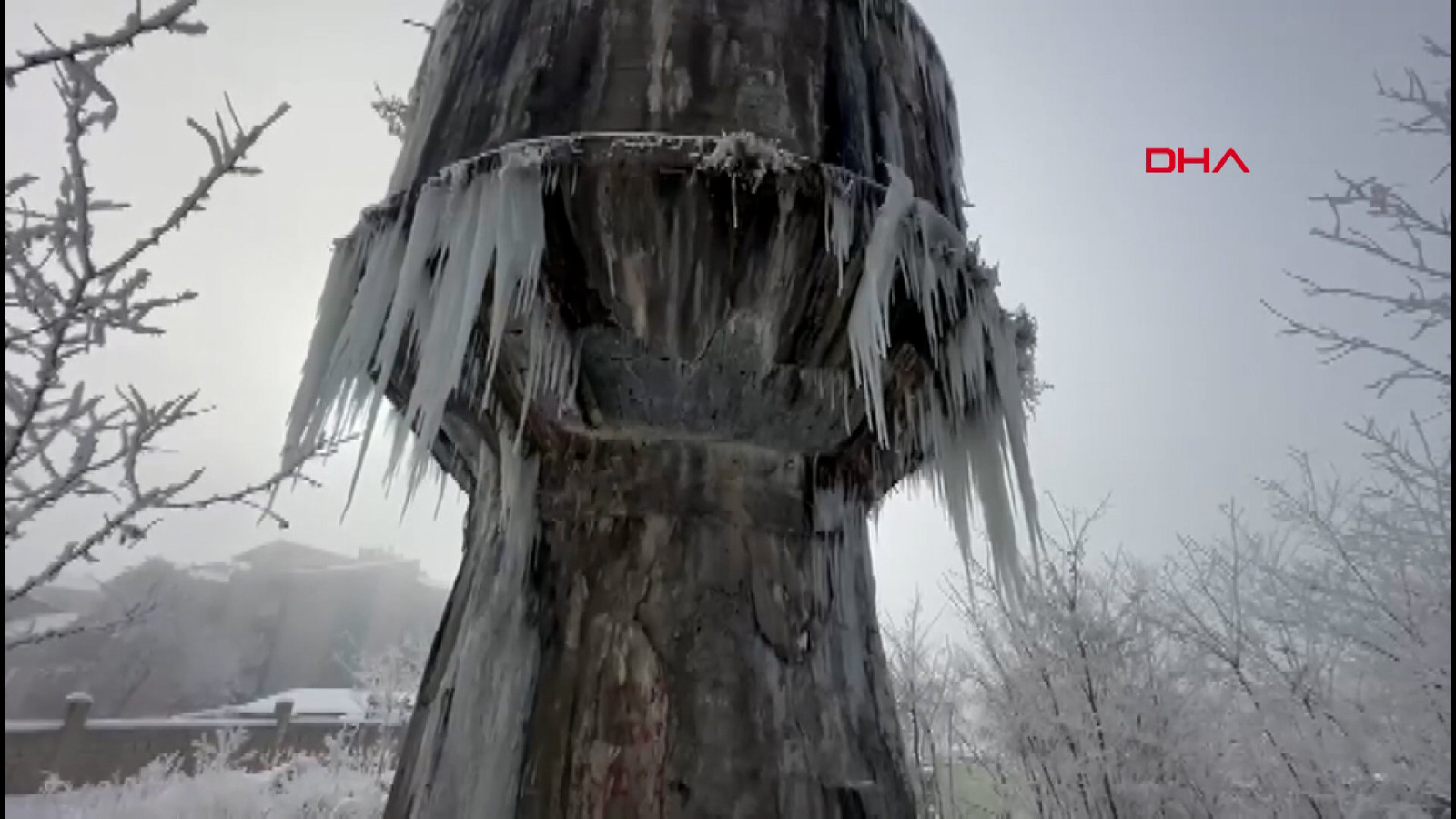 Ağrı'da termometreler eksi 19,1'i gördü, su deposu buz tuttu