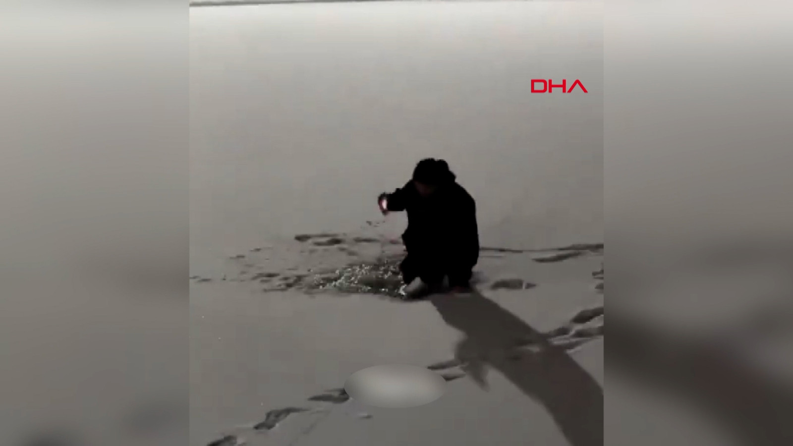 Buzda dansın sonu suda bitti: İşte o anlar