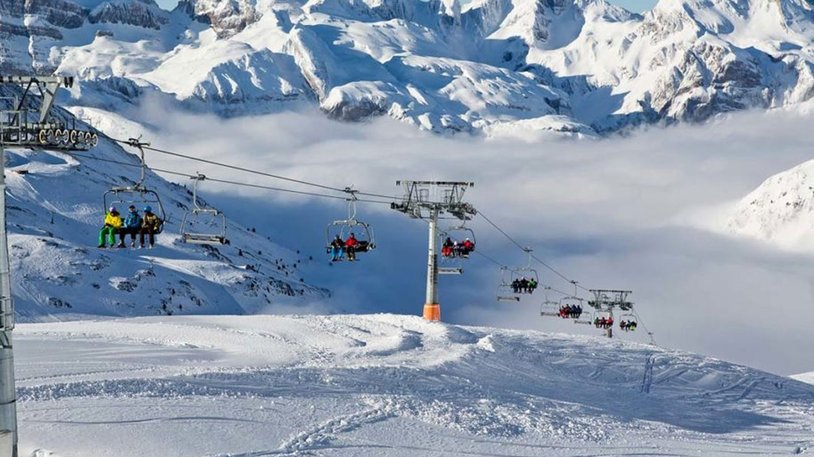 Kayak merkezinde çığ faciası: Çok sayıda ölü var