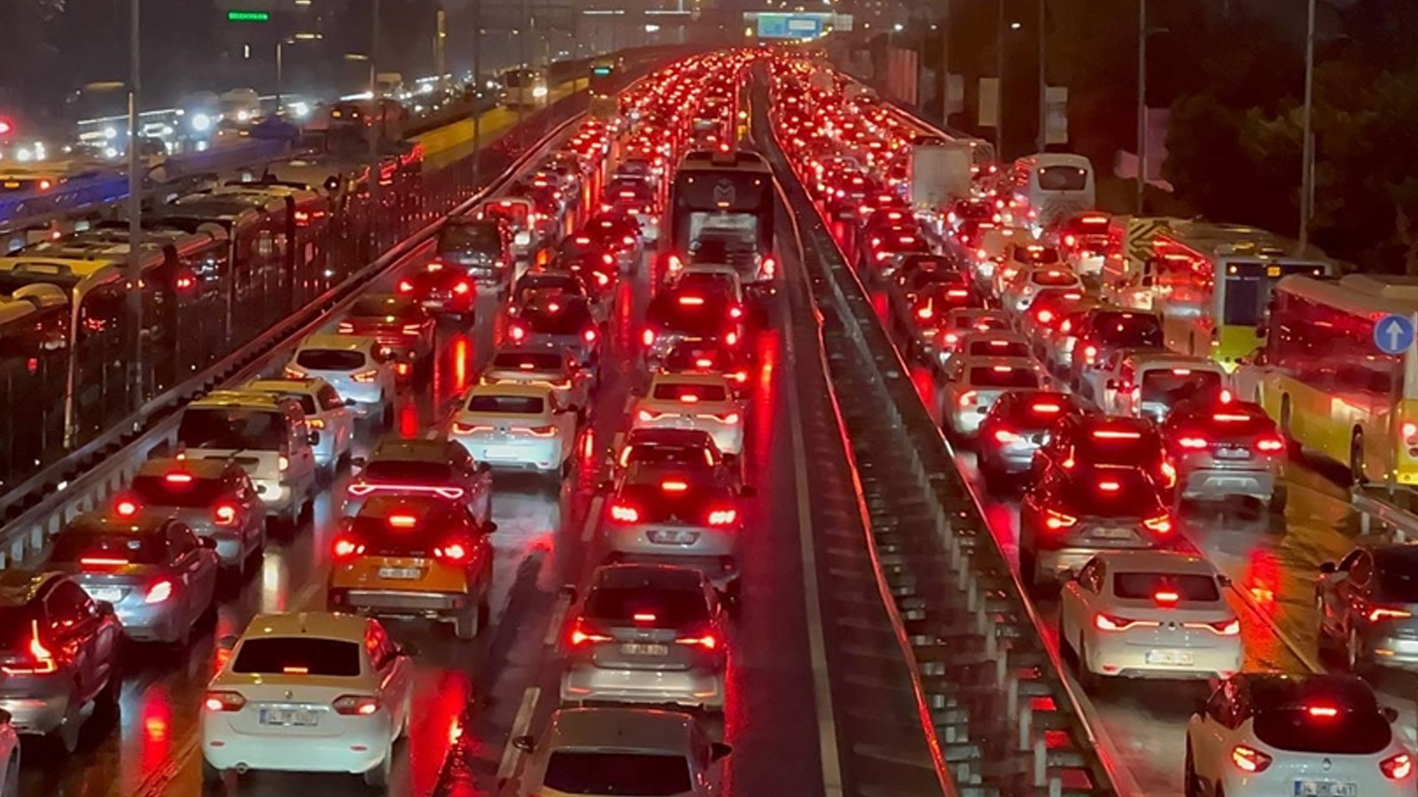 İstanbul'da trafik kabusu! Yüzde 83'e ulaştı