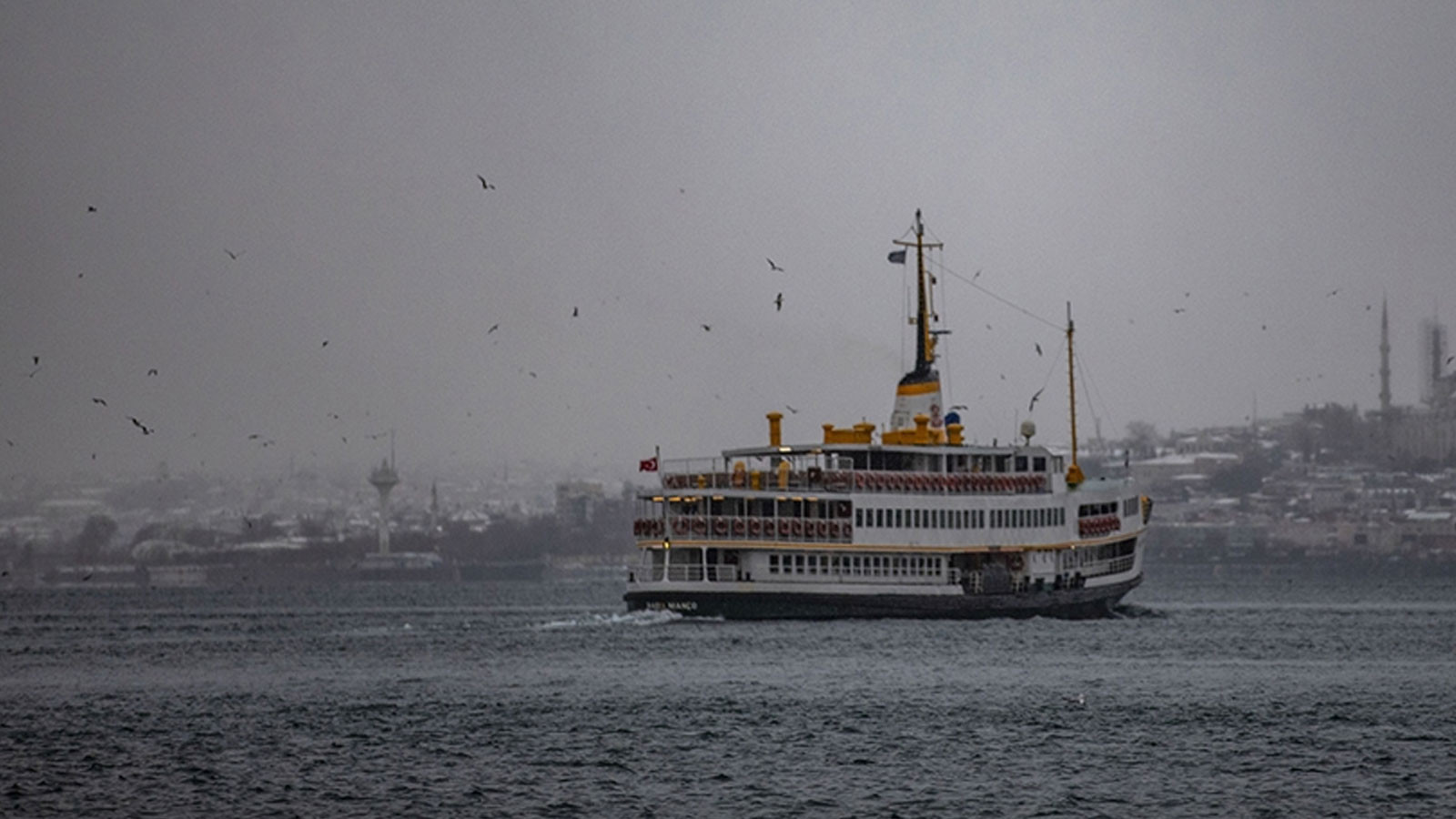 İstanbul'da vapur seferlerine fırtına engeli!