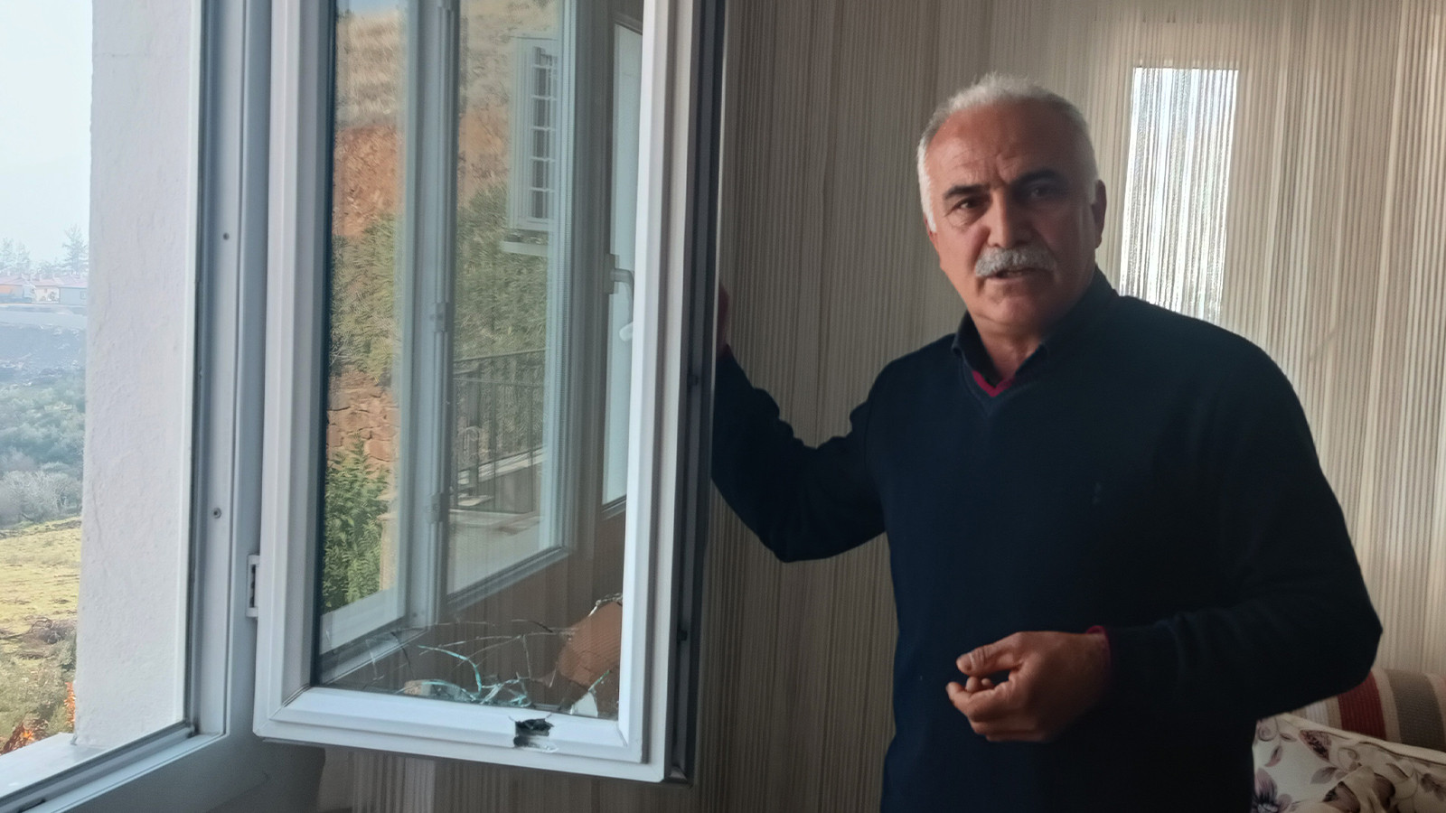 Kahvaltı yaparken ölümden döndüler! Pencereye domuz kurşunu isabet etti