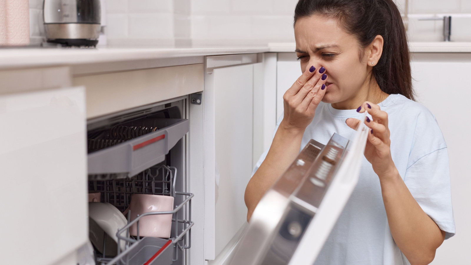 Mutfağa girerken burnunuzu tıkamak zorunda değilsiniz! Bulaşık makinesindeki kokular tarih oluyor