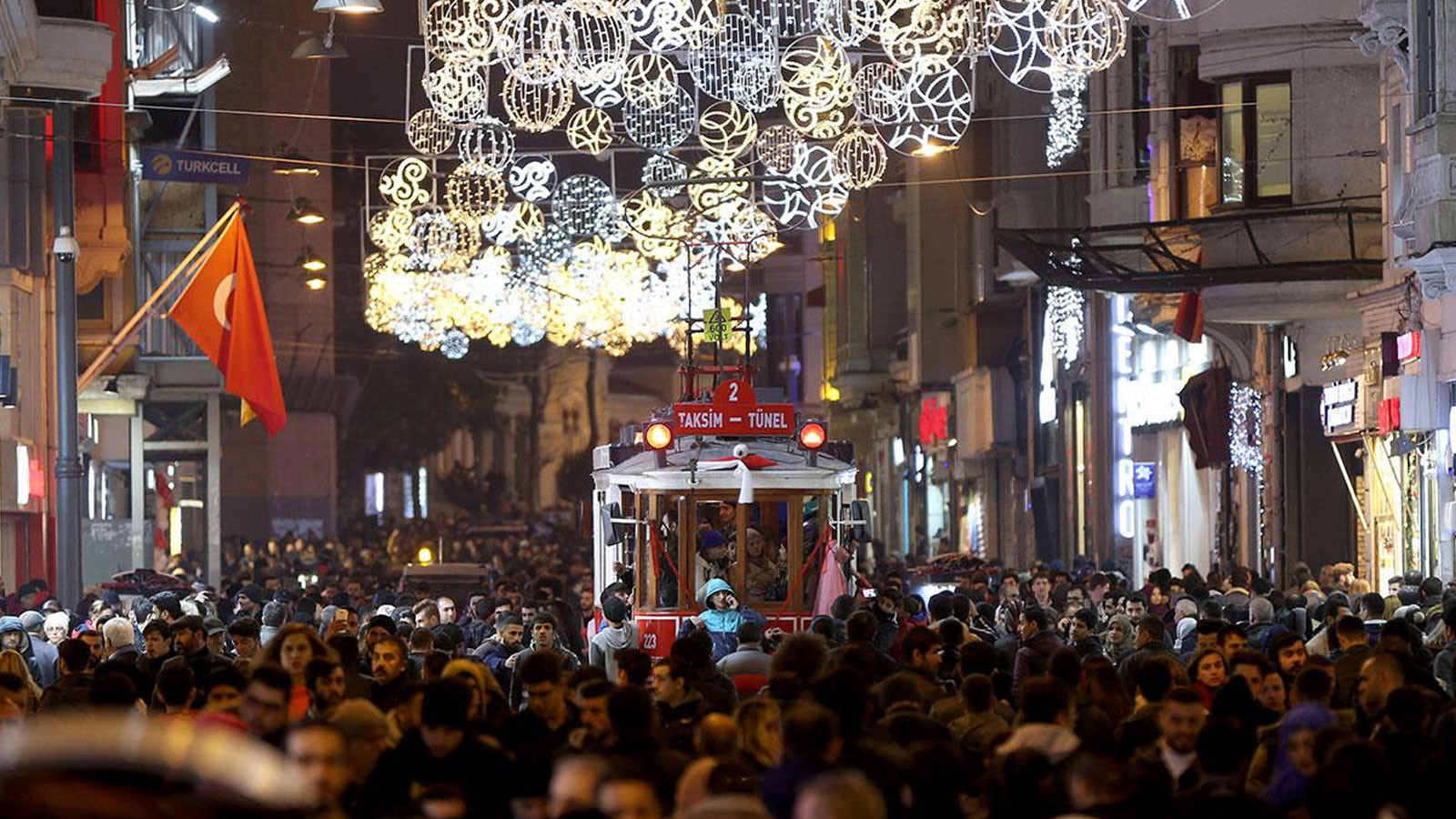 İstanbul Valiliği yılbaşı tedbirlerini açıkladı! Güvenlik üst düzeye çıkarıldı
