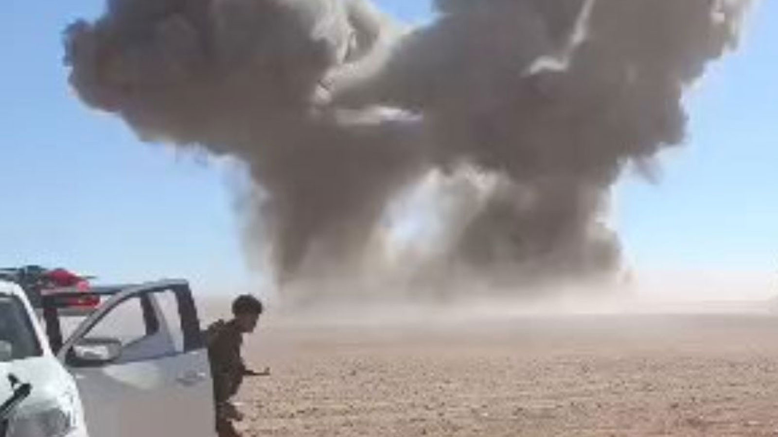 Suudi Arabistan ve BAE arasında Yemen gerilimi tırmandı! Liman kentini bombaladı