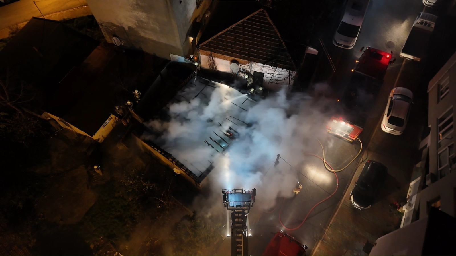 Ümraniye'de korkutan yangın