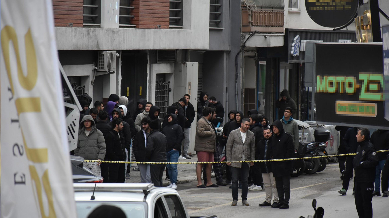 Balıkesir'de atıl haldeki otel binasında patlama: 2 işçi dumandan etkilendi