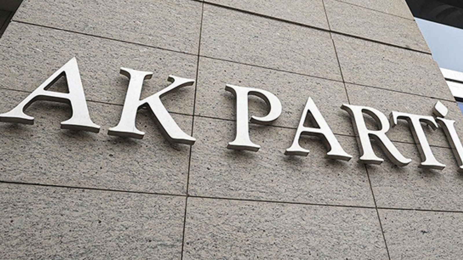 CHP'den istifa eden ikisi meclis üyesi 150 kişi AK Parti'ye katıldı