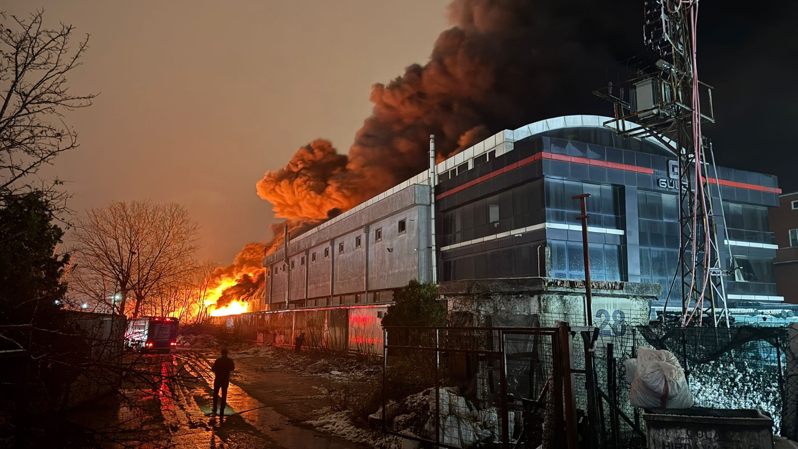 Esenyurt'ta kahve fabrikasında yangın