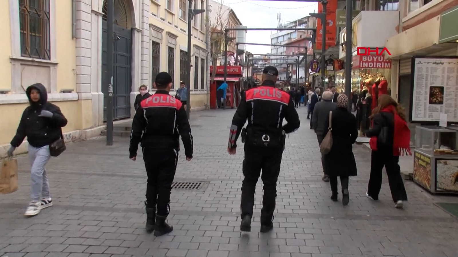 İzmir'de polisten yılbaşı denetimi