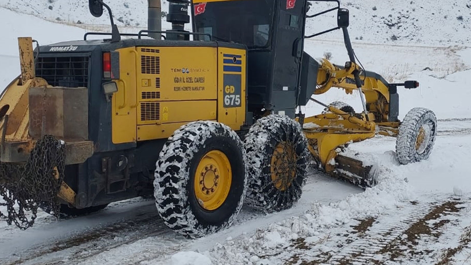 Kar ve tipi nedeniyle bazı yollar ulaşıma kapandı