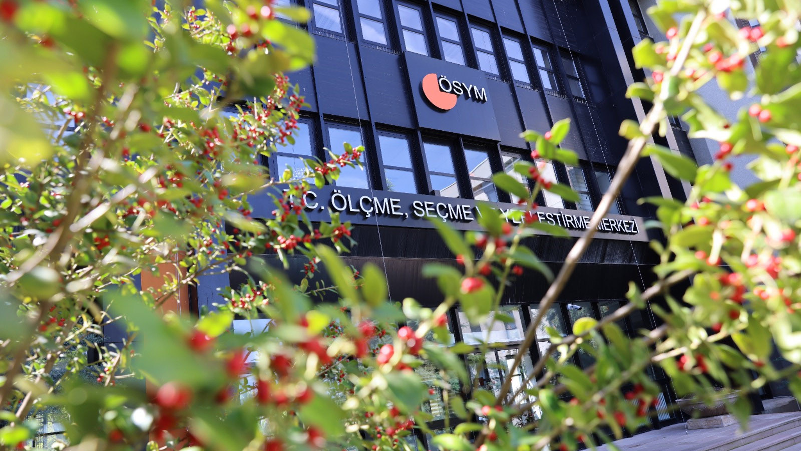 ÖSYM, 2025 yılında 8 milyondan fazla adaya sınav hizmeti verdi