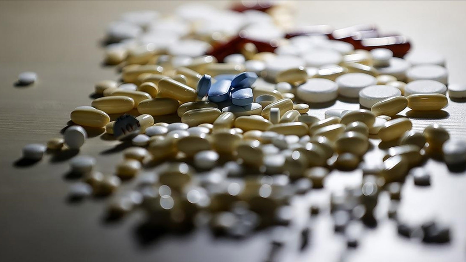 Ruhsatsız ilaç operasyonu: Binlerce ürün ele geçirildi