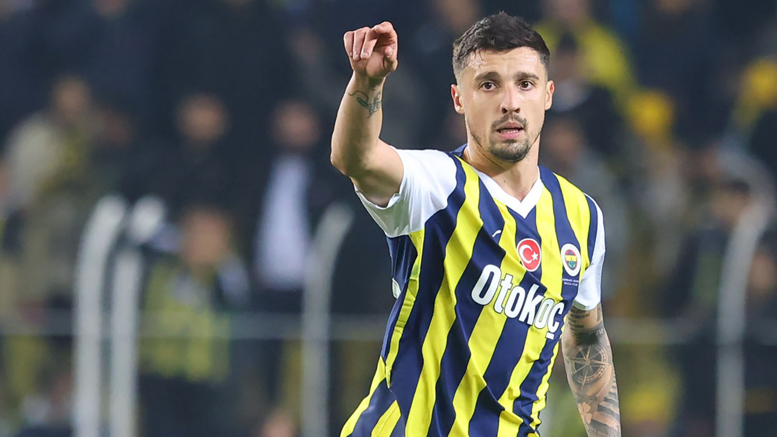 Eski Fenerbahçeli Rade Krunic'ten zehir zemberek sözler: "Futbol açısından ne kadar eğitimsiz olduklarını fark ettim"