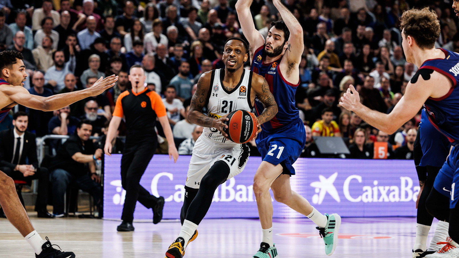 Fenerbahçe Beko'da da bir süre forma giyen James Nunnally Yunanistan Ligi’ne transfer oldu