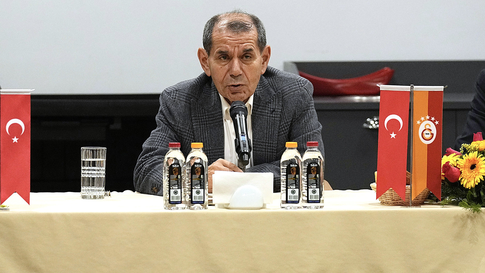 Galatasaray yönetiminden Erden Timur ve Metehan Baltacı’ya ziyaret