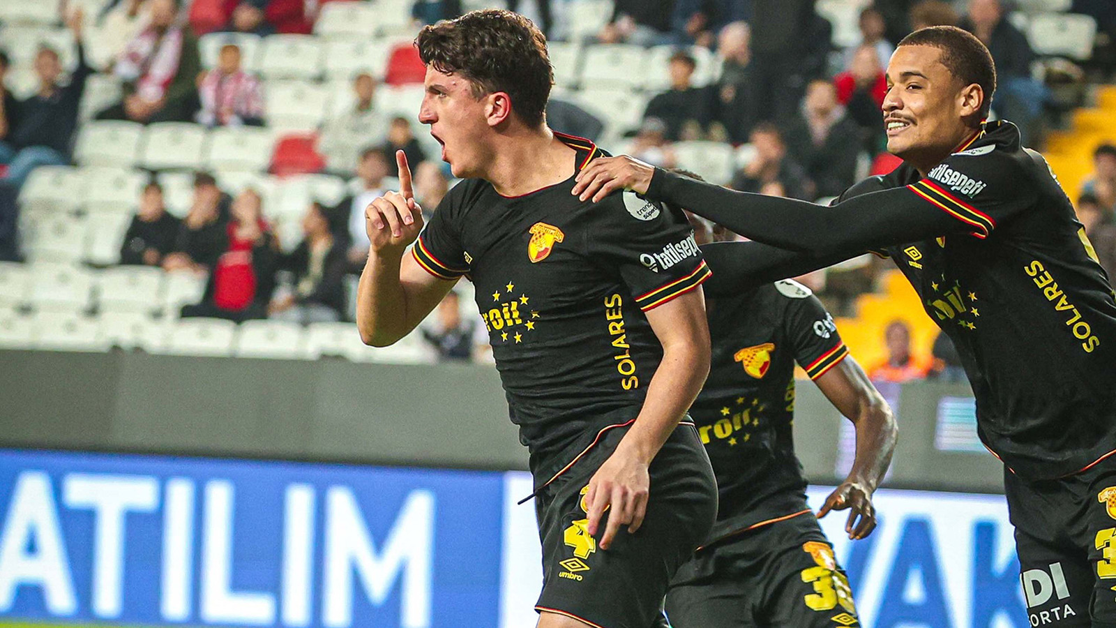 Göztepeli Taha Altıkardeş, dev takımları peşinde koşturuyor