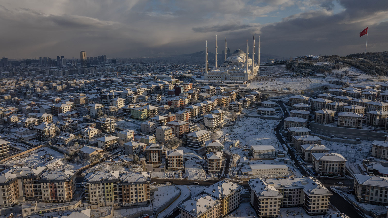 İstanbul'da eğitime kar engeli! 5 ilçede okullar tatil edildi