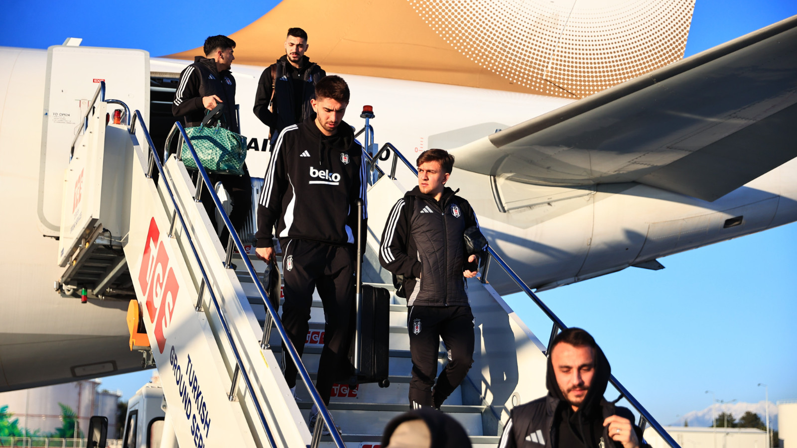 Beşiktaş kamp çalışmaları için Antalya'ya gitti