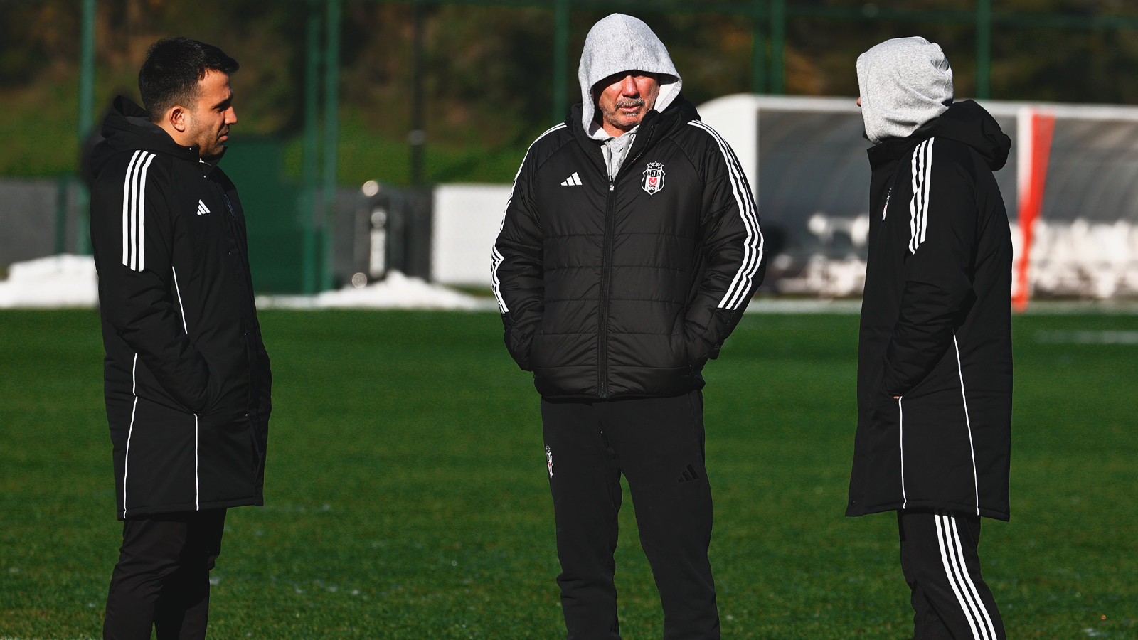 Beşiktaş kamp kadrosunu açıkladı! 2 ayrılık görüşmesi de resmen açıklandı