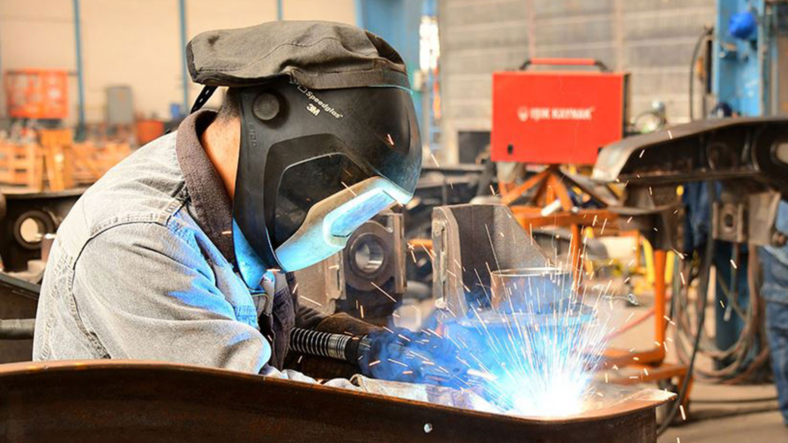 İmalat PMI Aralık'ta 48.9 ile bir yılın en yüksek değerini aldı