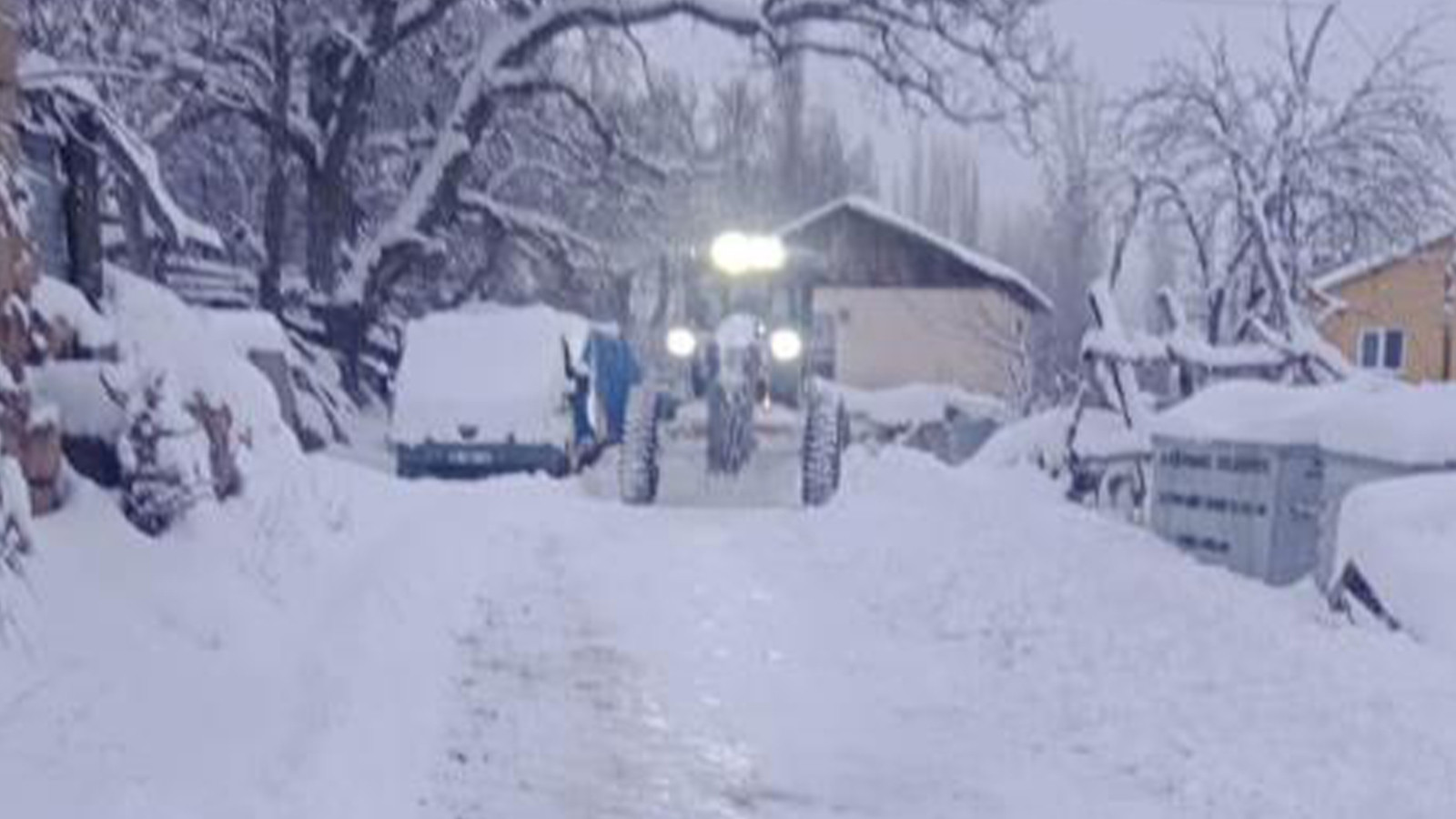 Sivas'ta yoğun kar yağışı; 850 köy yolu ulaşıma kapandı