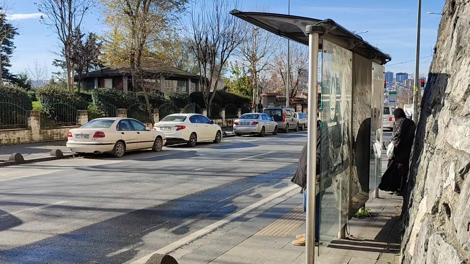 Yürek sızlatan olay! İstanbul'da 1 aylık bebek durağa bırakıldı