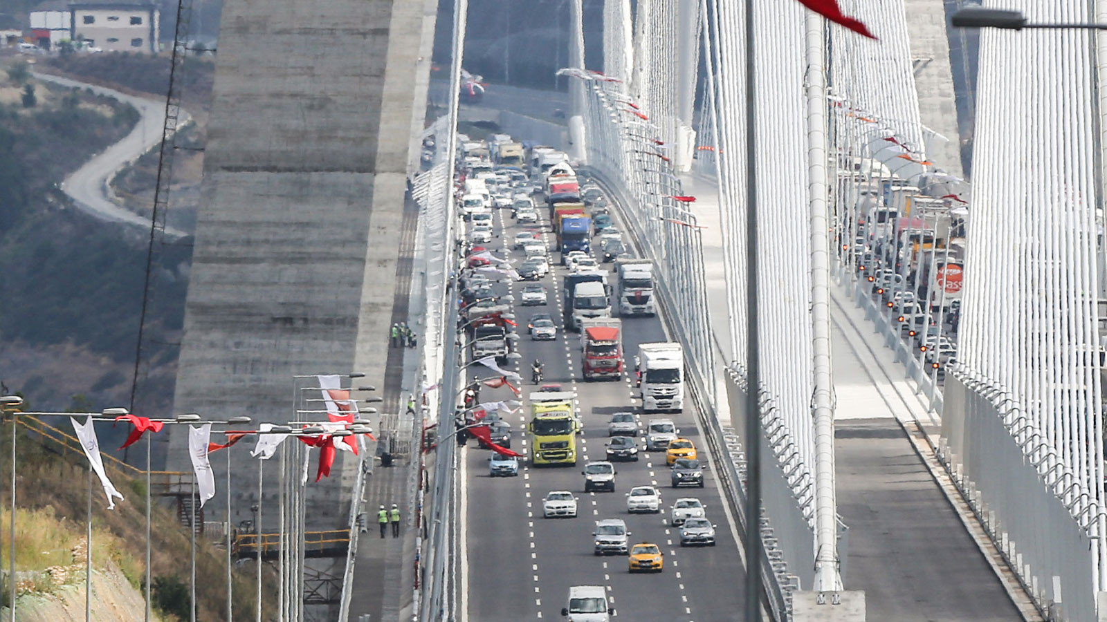 Bakanlıktan sürücülere uyarı: Yavuz Sultan Selim Köprüsü'nde rüzgar 90 km hıza ulaştı