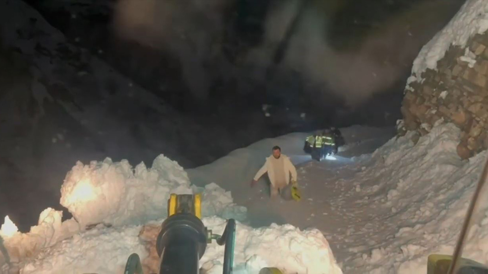 Hakkari’deki maden ocağı şantiyesinde mahsur kalan 8 işçi kurtarıldı