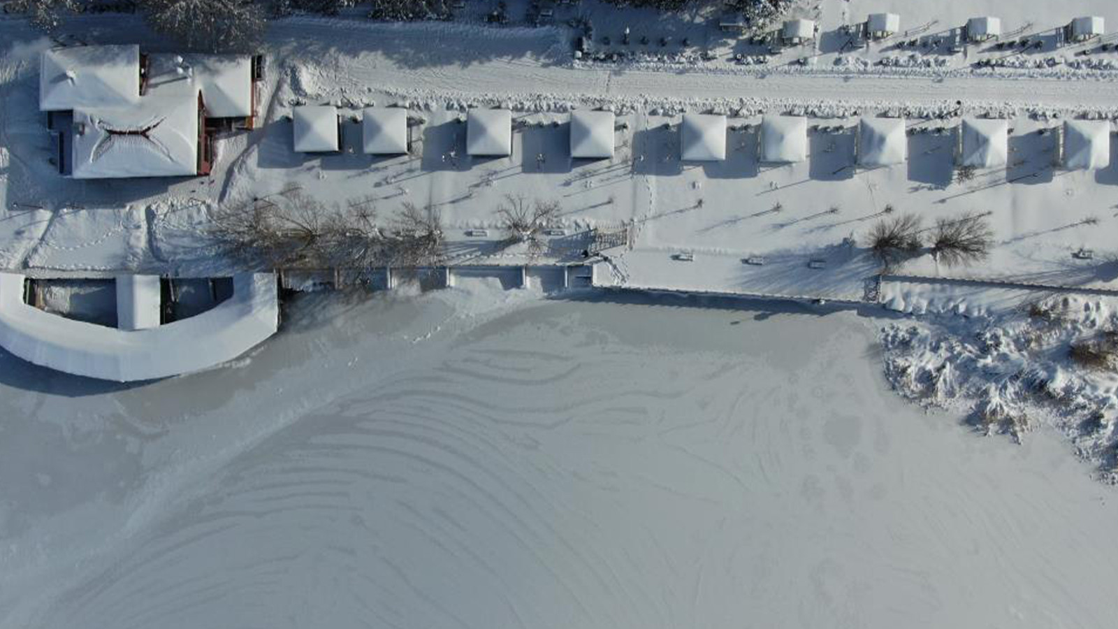 Hava sıcaklığı eksi 21 dereceye düştü; Hafik Gölü tamamen dondu