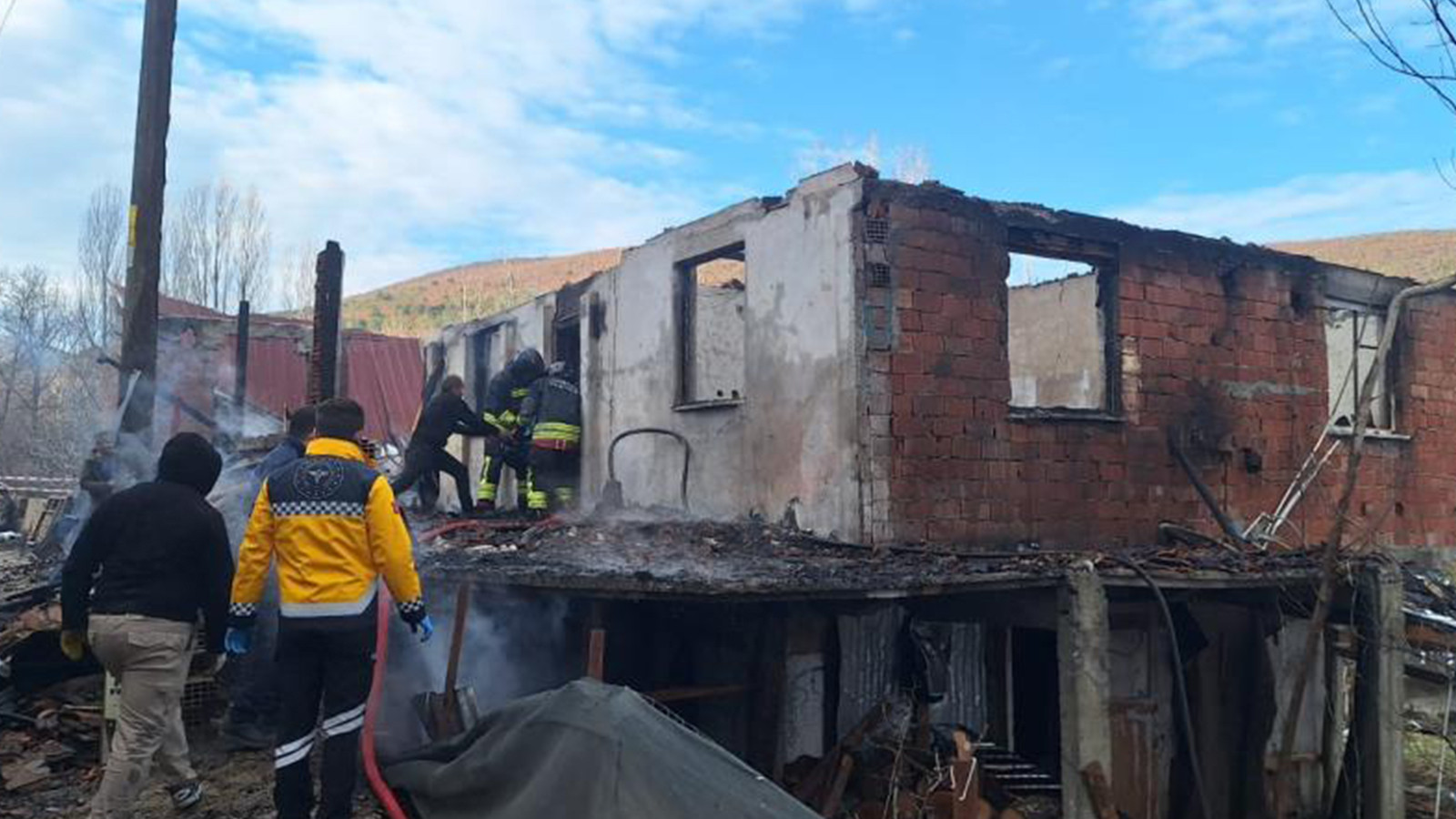 Samsun'da ev yangını! 2 kişi hayatını kaybetti