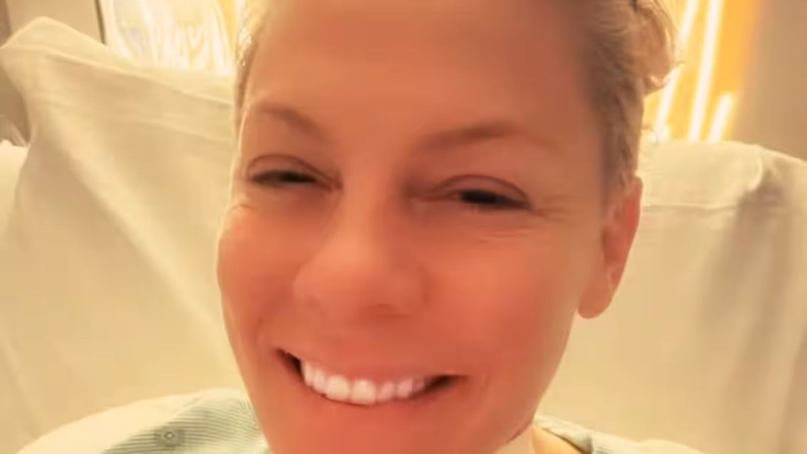 Ünlü şarkıcı Pink acilen ameliyat edildi