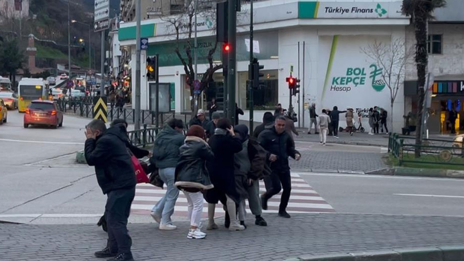 Yer: Bursa! Fırtınada uçmamak için yerlere yattılar