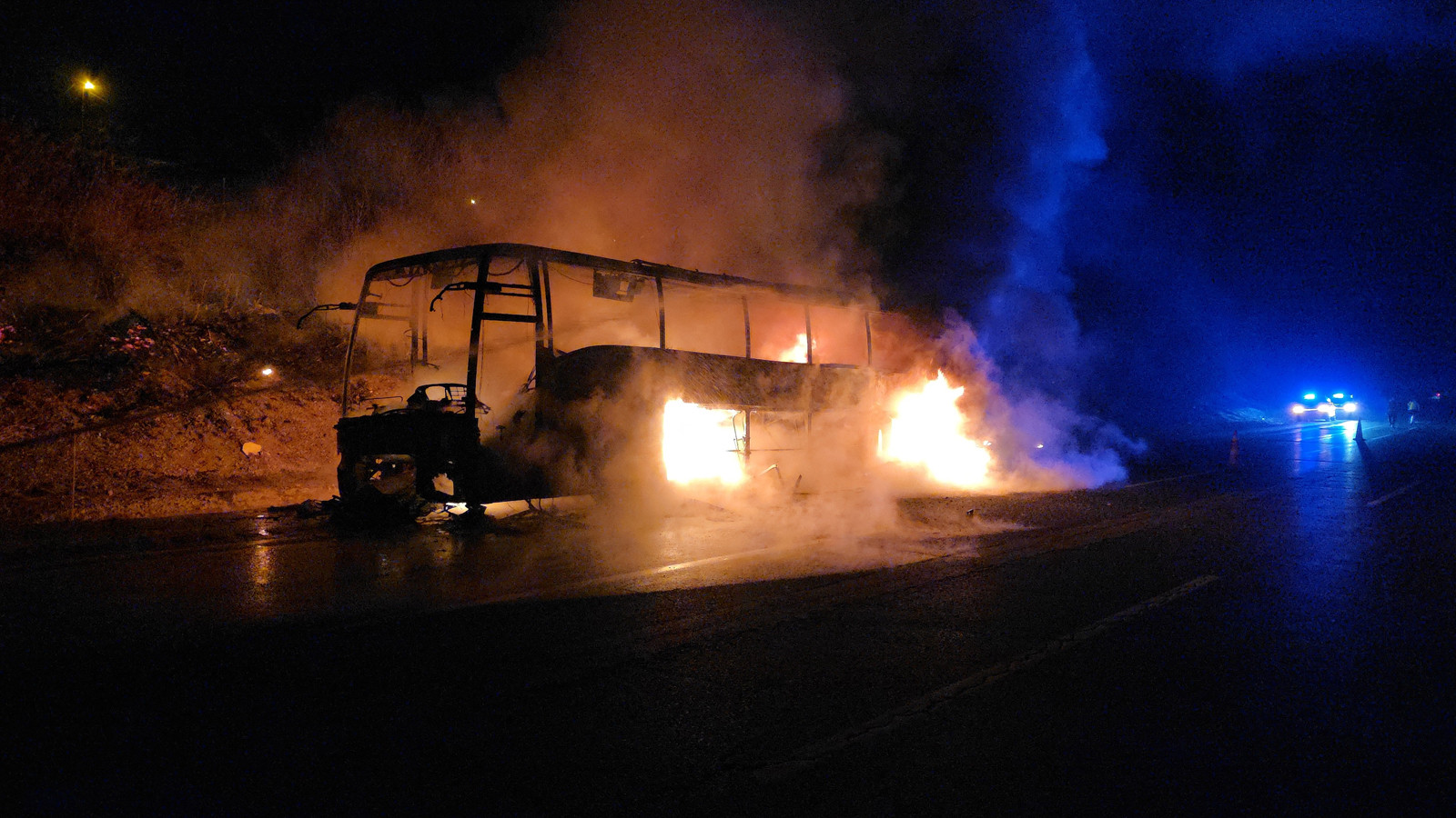 Adana'da 39 yolculu otobüs cayır cayır yandı