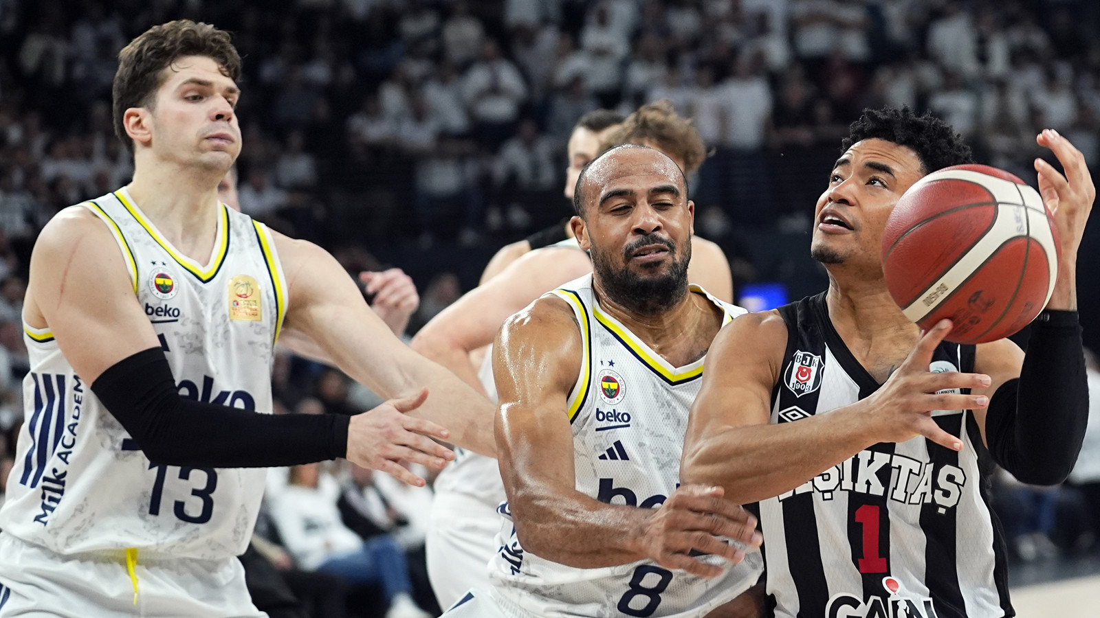 Fenerbahçe, Beşiktaş'ın serisine son verdi