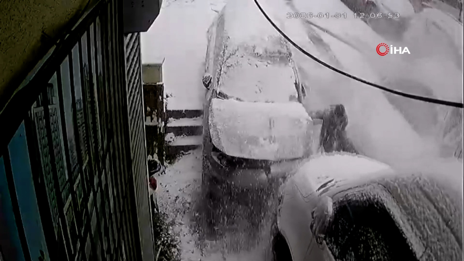 Kağıthane'de yürek hoplatan kurtuluş! Son anda fark etti ve...