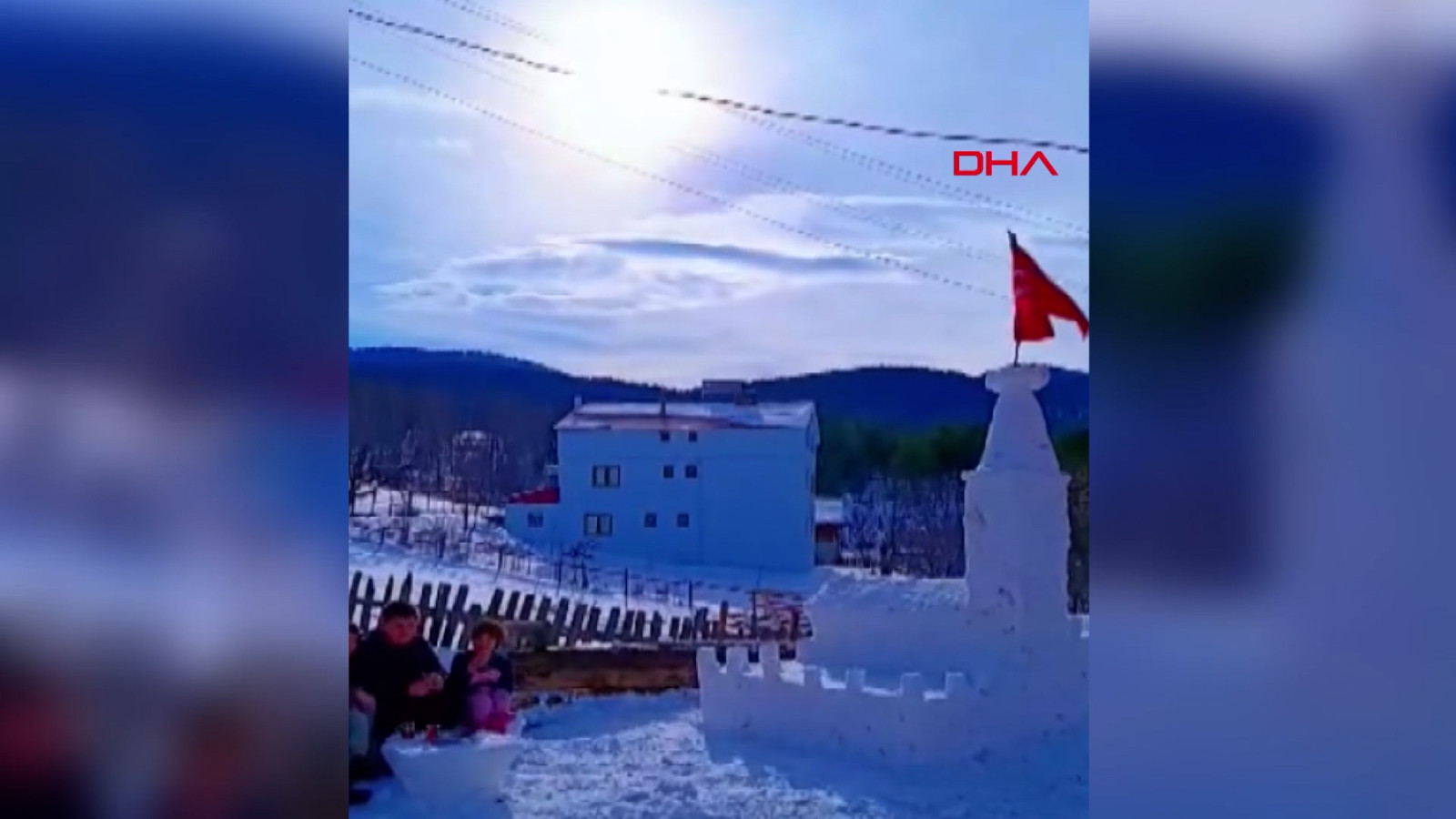 Kardan Kız Kulesi önünde çay keyfi