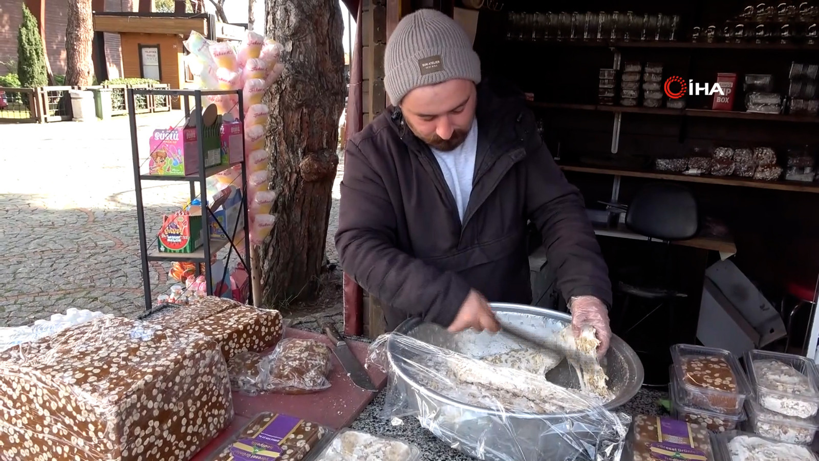 Kışın üşütmeyen helva: Yapımı 3 gün sürüyor