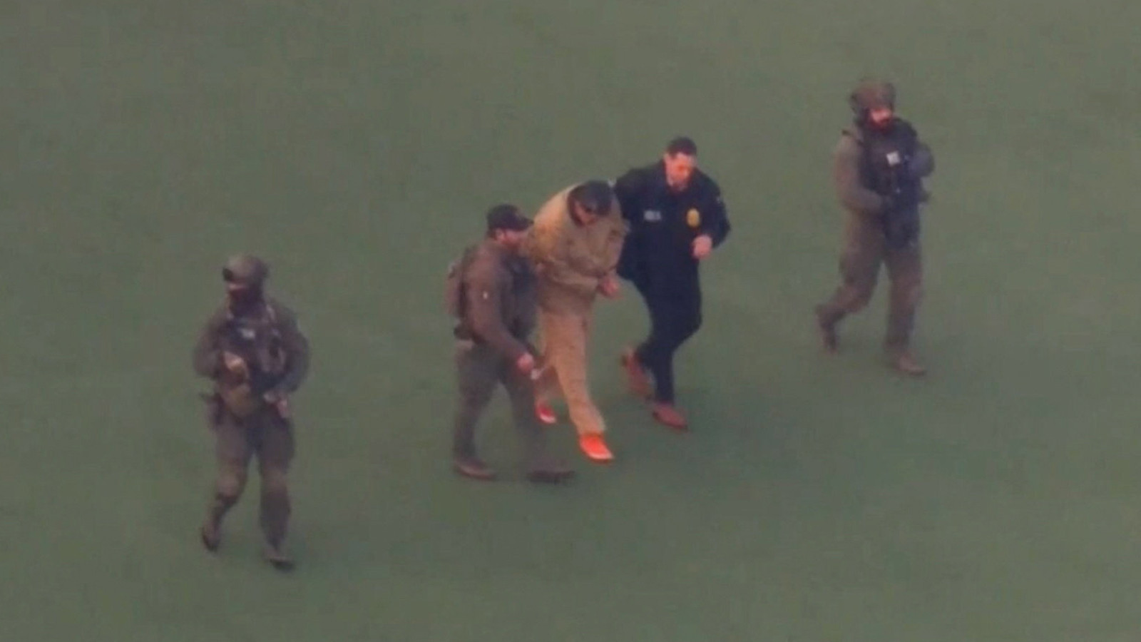 Maduro ve eşi mahkemeye götürüldü! Dünya bu anları canlı izledi