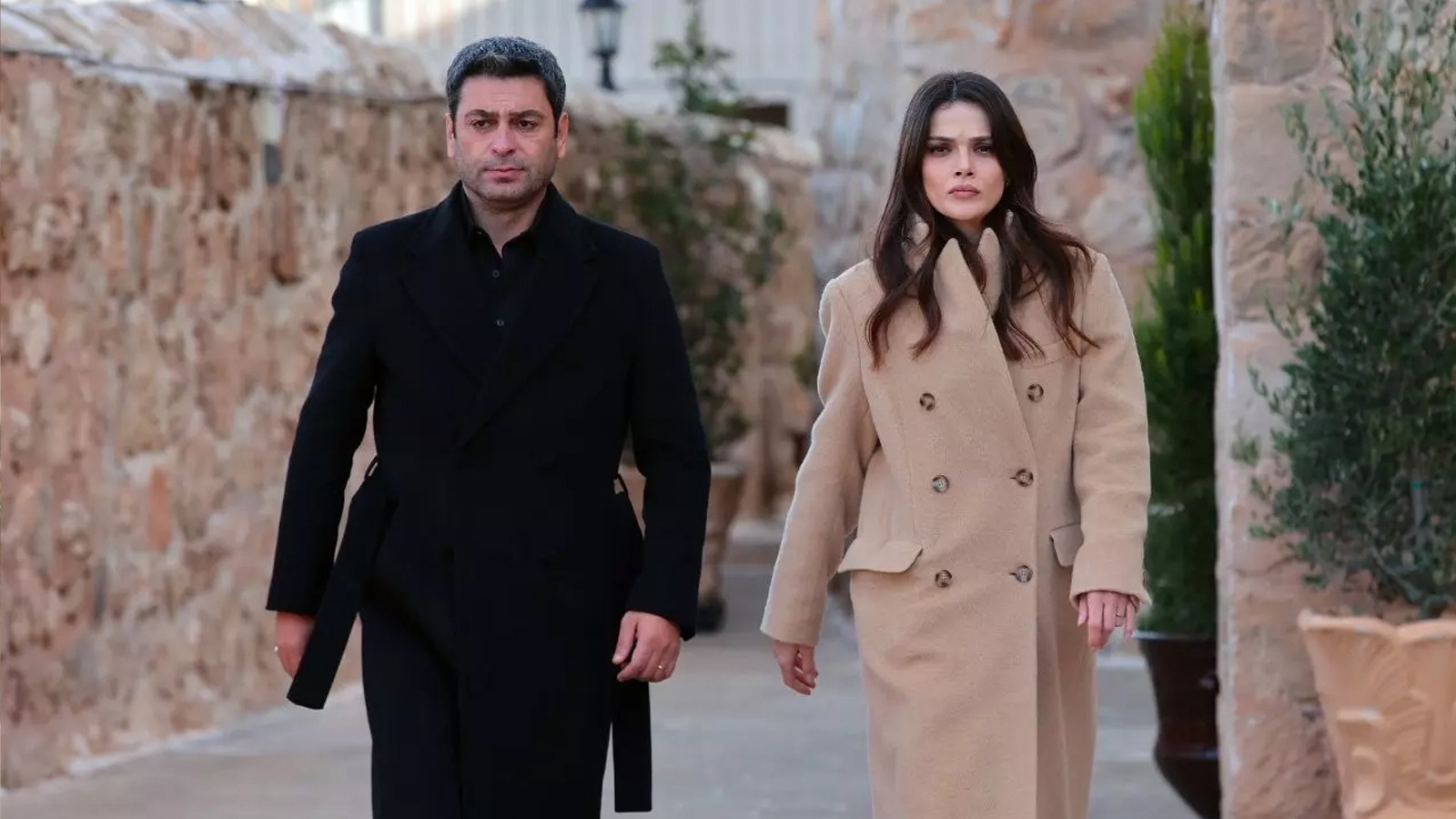 Uzak Şehir 44. Bölüm Yeni Bölüm Tek Parça Full İzle! Kanal D Uzak Şehir son bölüm izle!