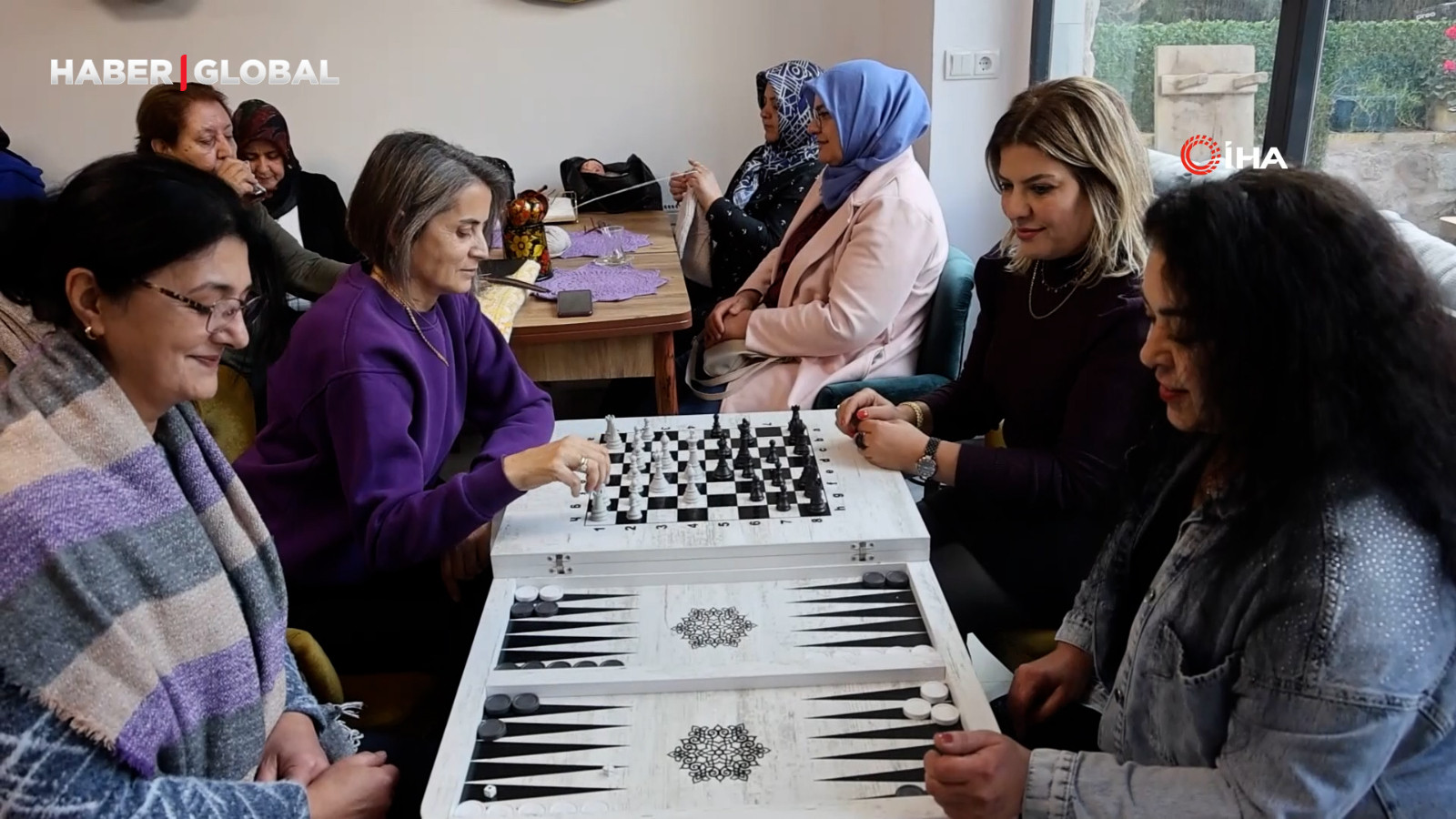 Bu kafeye erkekler giremiyor