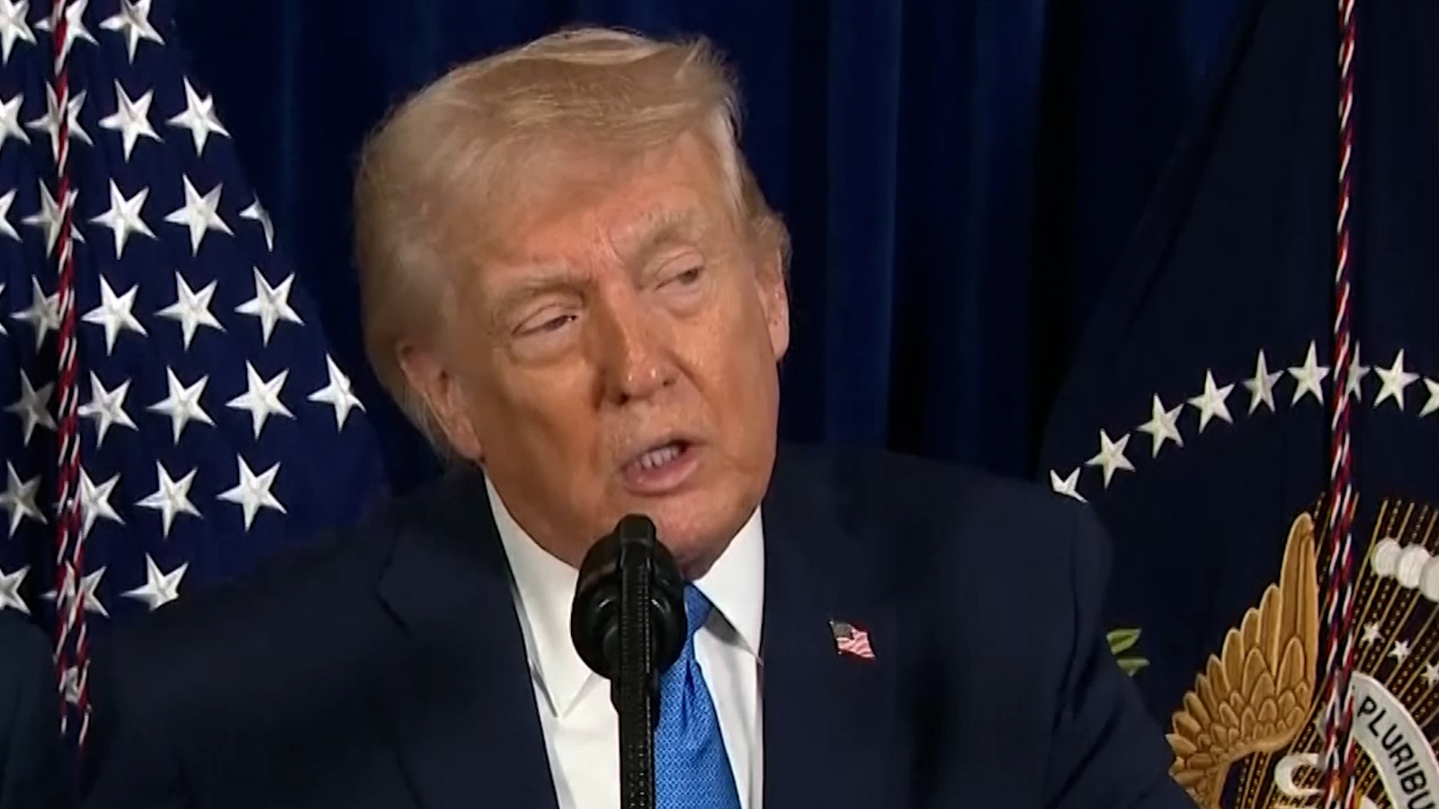 Donald Trump: Kolombiya Devlet Başkanı Petro arkasını kollasın