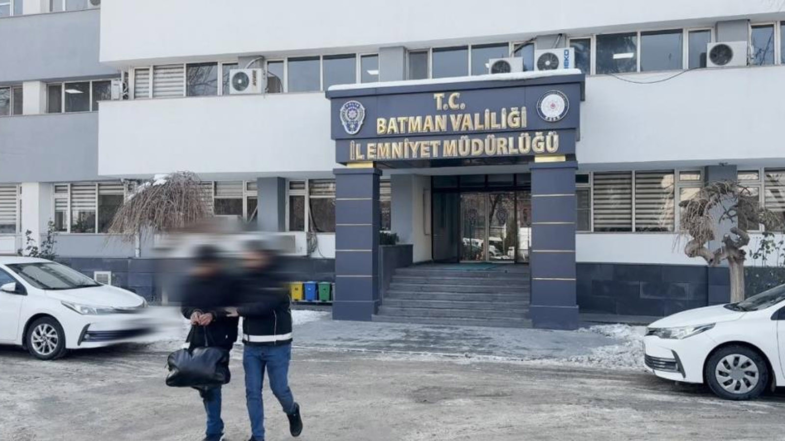 Durdurulan otobüsteki adamın midesinden çıkanlar şoke etti