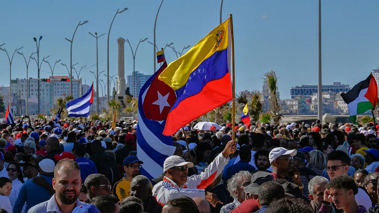 Efsane gazeteci Aznarez: ABD'nin müdahalesi bir sınıf savaşıdır