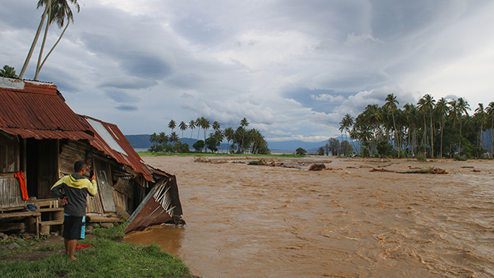 Endonezya'da şiddetli yağış sellere neden oldu: 16 kişi öldü